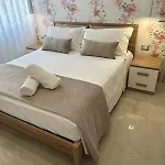 Leonida Apartment *