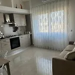 Leonida Apartment *