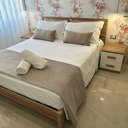 Leonida Apartment *