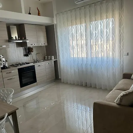 Leonida Apartment *