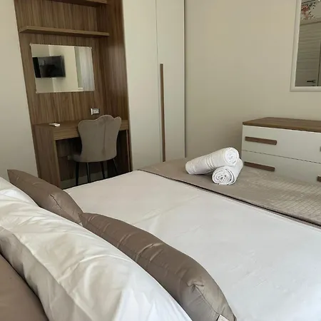 Leonida Apartment