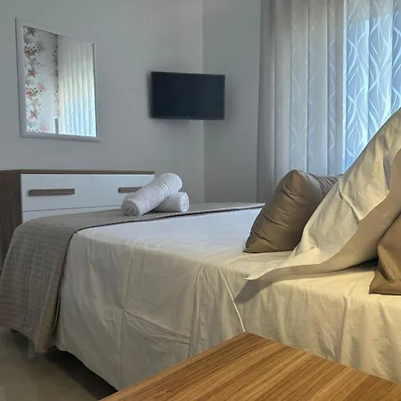 Leonida Apartment *