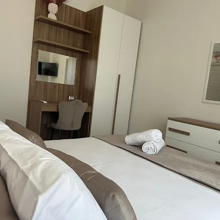 Leonida Apartment